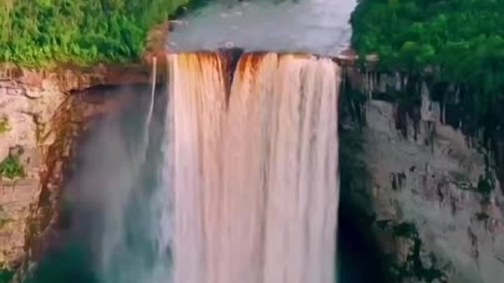 Водопад Кайетер в Гайане