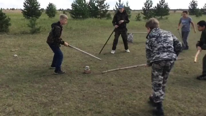 Игра кидать палку. Клёк игра в СССР. Игра в банки. Игра палки банки. Дворовая игра пекарь.