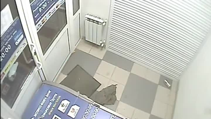 Неудачники воруют банкомат в Волгограде
