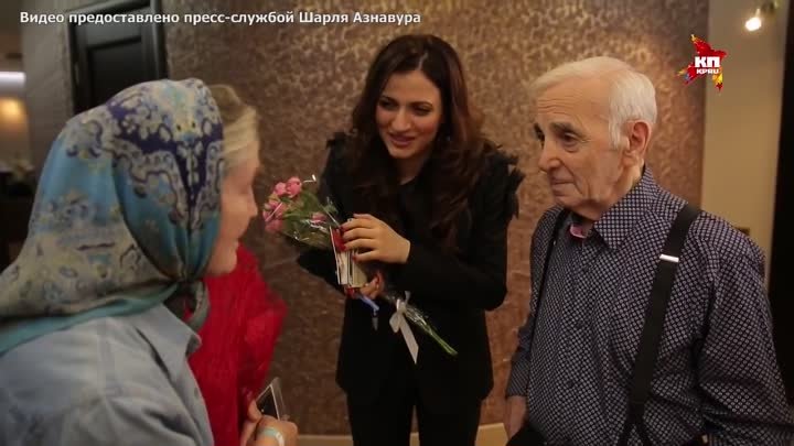 Шарль Азнавур встретился в Москве с бабушкой Лидой, которая поет!