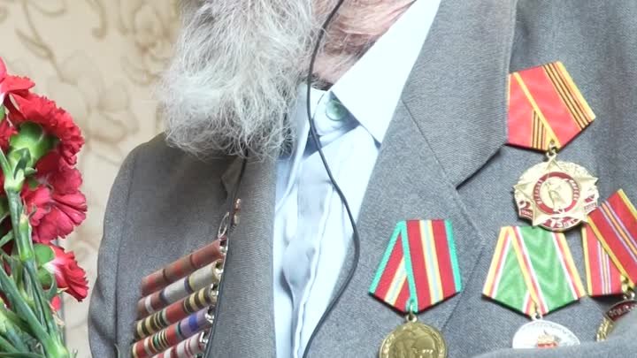 В Батайске поздравили ветерана с Днём Победы