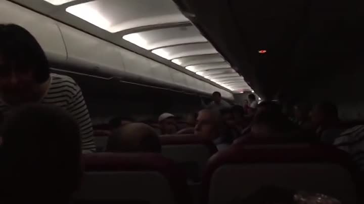 Толпа дагестанцев устроила беспредел на борту самолета.