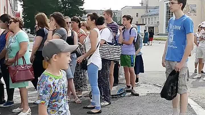 Североуральск, площадь Мира, 18 июля: выдача питьевой воды