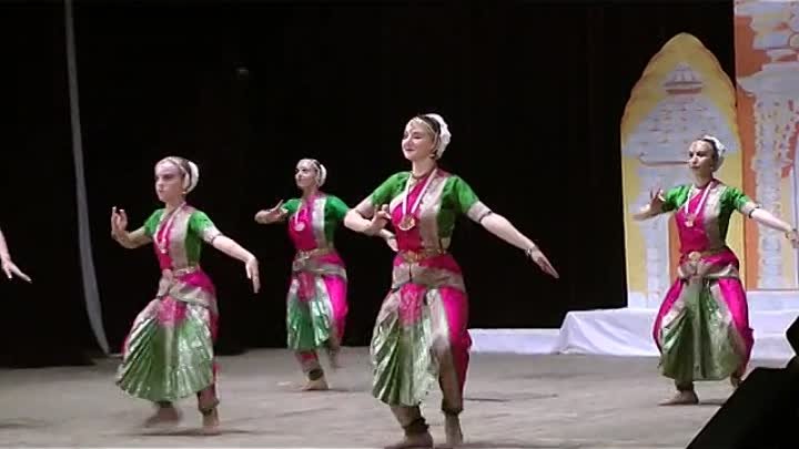 ''Санджукта''Анс.индийского танца.г.Балаково.2013г