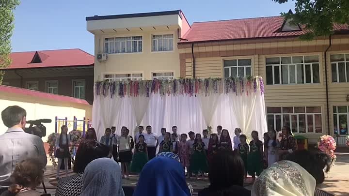 Дети поют песню Ташкентской рок-группы Fомальгаут