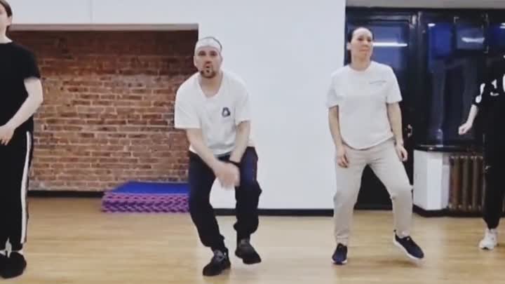 Танцевальная тренировка в стиле хип- хоп. Взрослая группа 18 +