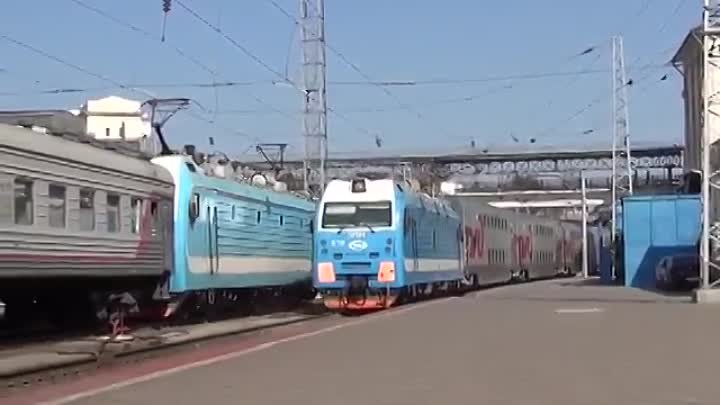 Прибытие двухэтажного поезда в Ростов-на-Дону
