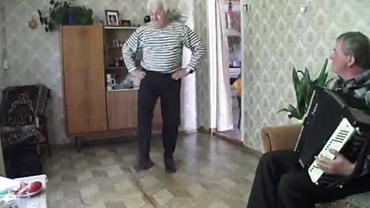 Дед танцует яблочко в 75 лет