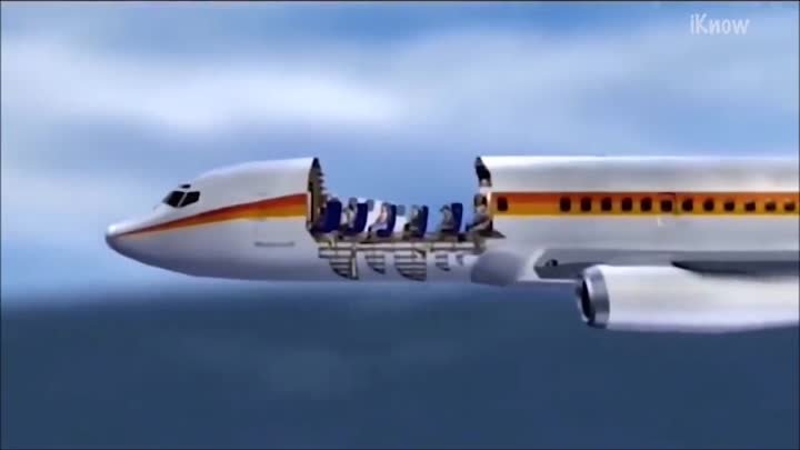 Самолёт на высоте 7300 метров остался без крыши