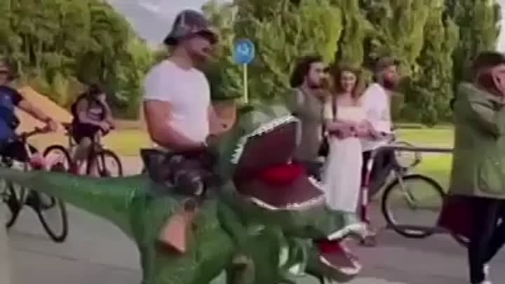 Нападение динозавров - подпишись на группу!