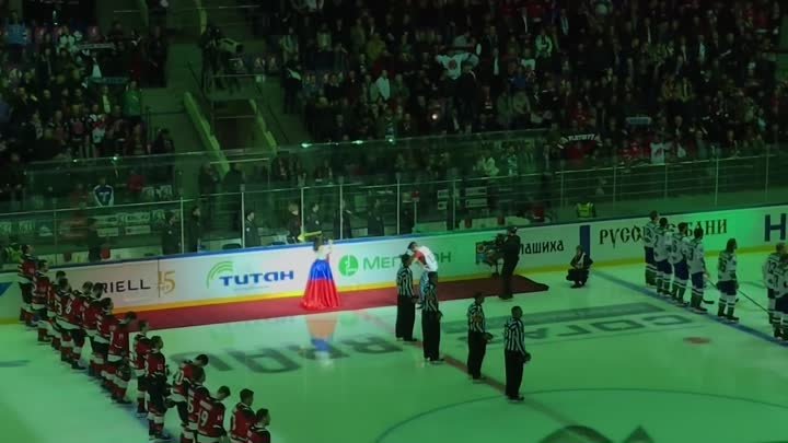 Бьянка исполнила гимн России на хоккее в Балашихе