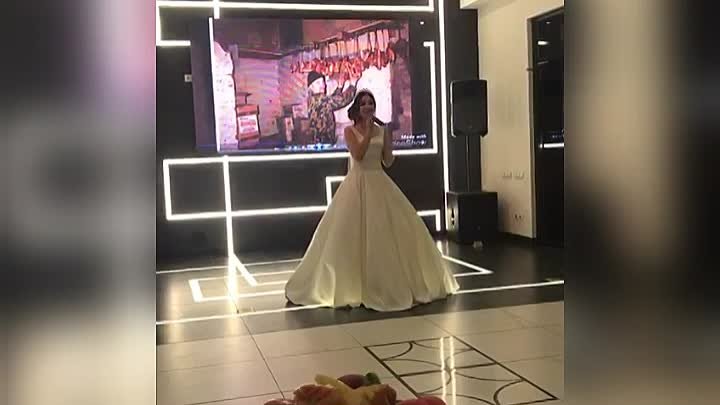 Невеста спела на свадьбе Офицеры России