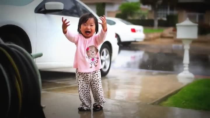 Реакция малыша на дождь