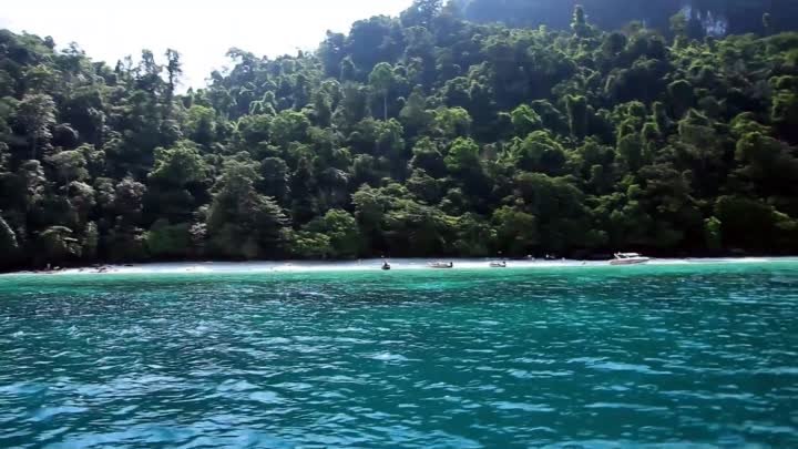 Amazing Blue Waters of Maya Bay, Koh Phi Phi, Phang Nga Bay