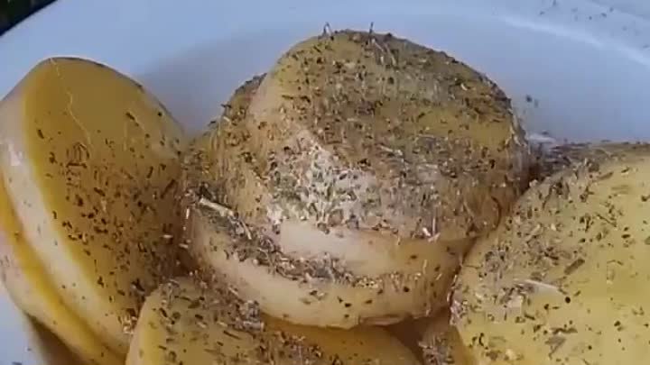 Закусочка на картошке с селедкой