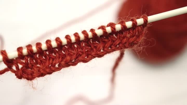 Как набрать петли на спицы, чтобы вязание не растянулось