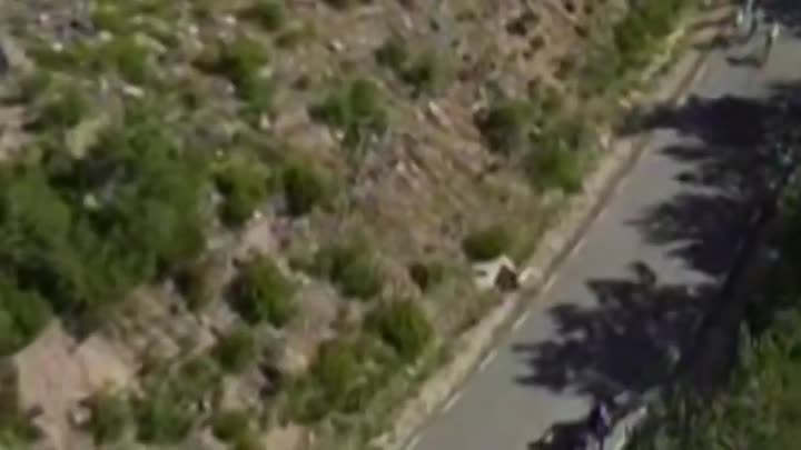 Вертолет сдувает велогонщиков с трассы Вуэльты Бургоса