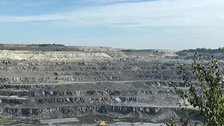 В карьере Микашевичи взрыв горных пород