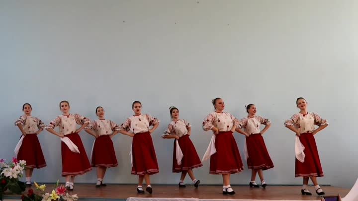 Образцовый танцевальный коллектив "Радуга" участвуют в кра ...