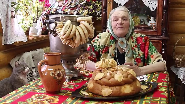 Печена бабка. Бабулька с пирожками. Бабка с пирогами. Бабушка стряпает пирожки. Бабушка с блинами.
