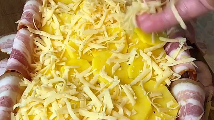 Картошка с беконом и сыром в духовке рецепт