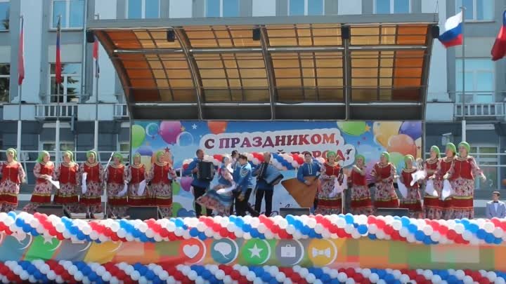 Триумфальное выступление наших звезд на центральной площади Кемерово ...