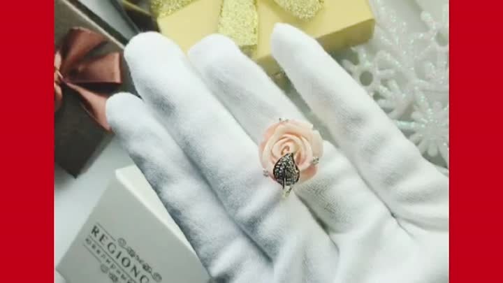 Кольцо "Роза" из золота с бриллиантами и керамикой