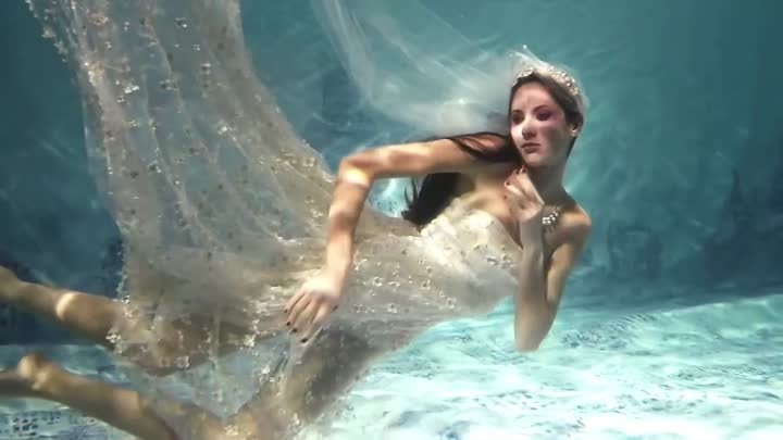 Underwater fashion show Harmagedon. Psalm 36_29 Jana Nedzvetskaya S_ ...