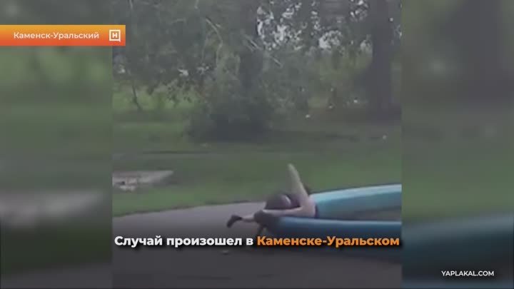 Россиянин окунул девушку в фонтан из-за прически