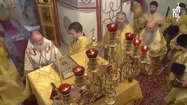 Патриарх Кирилл совершил Литургию в Троицком Александро-Невском мона ...