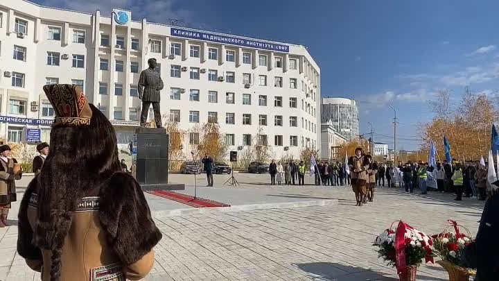 Возложение цветов к памятнику  М.К. Аммосова #пораварктику #поравякутск