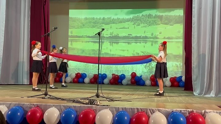 Кдц кировского района. Юбки Триколор для танца детские. Танец с триколором.