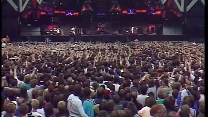 Концерт квин на стадионе. Концерт Квин на стадионе Уэмбли 1986. Последний концерт Queen 1986 на стадионе Уэмбли. Концерт аншлаг.