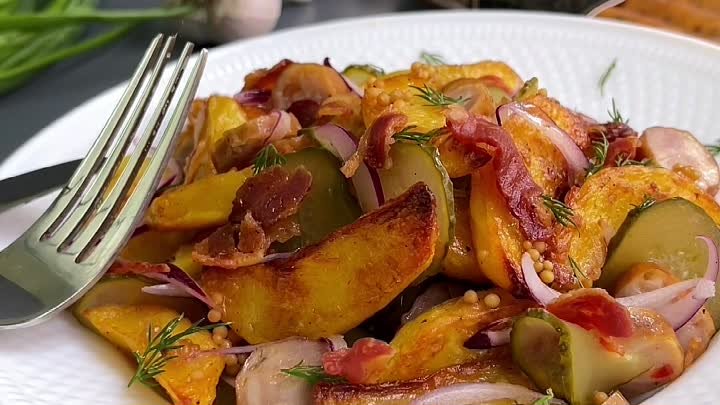 Австрийский теплый картофельный салат с колбасками Parmigiano Gutendorf