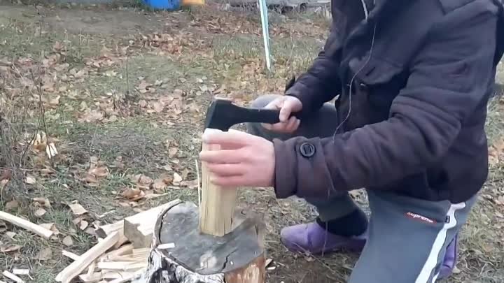 Монгольский способ колки дров.