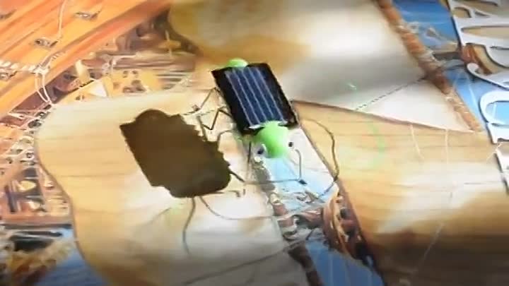 Таракан на солнечной батарее (solar cockroach)