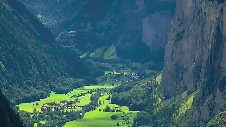 Лаутербруннен

Село в Швейцарии

