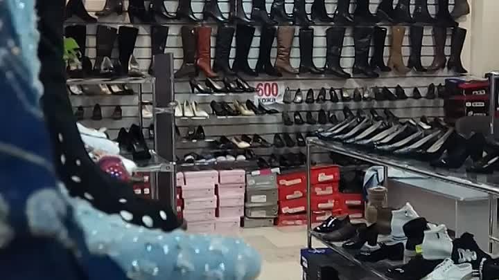 Отдел женской обуви в магазине "Кот в Сапогах".