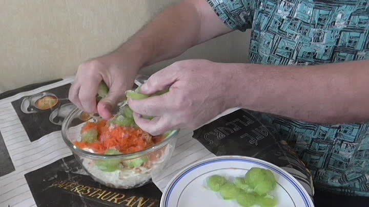 Простой салат из свежих овощей