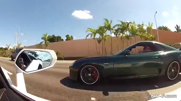 Lamborghini Aventador и "заряженная" Toyota Supra