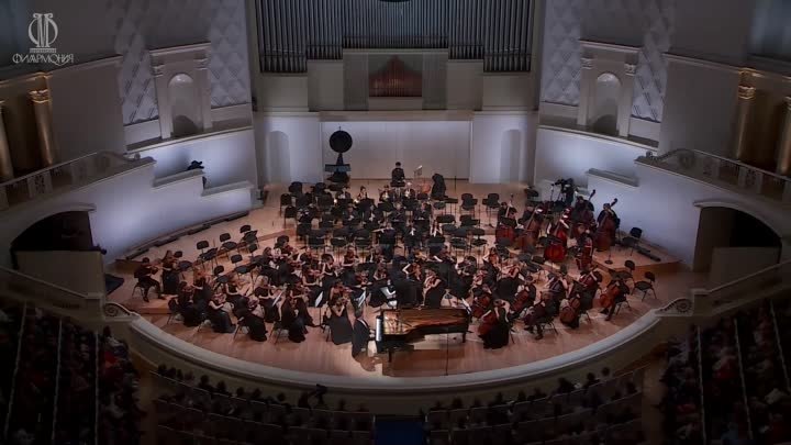 Денис Мацуев исполняет Первый концерт для фортепиано с оркестром Людвига ван Бетховена