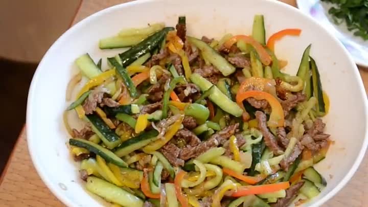 Салат огурцы с мясом по корейски! супер рецепт!