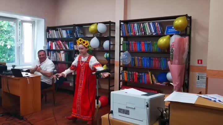 Полина Устинова, 11 лет, выступление в библиотеке с русской народной песней "Утушка луговая