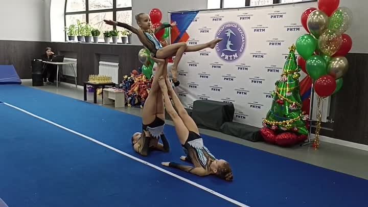 Учащиеся МОАУ СОШ 11 на соревнованиями акробатике