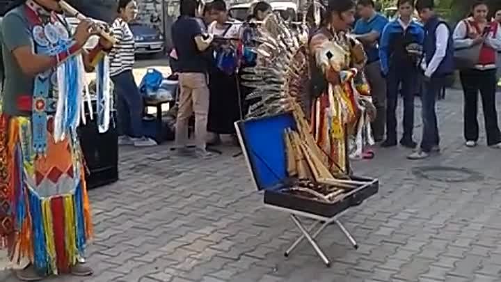 Уличный концерт индейцев  в Алмате