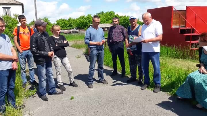 Выездное собрание в с. Ивановке. Выступление секретаря партячейки Ма ...