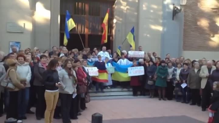 У Мурсії, Іспанія - мітингують на підтримку Євромайдану у Києві 24 л ...