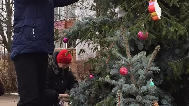 Украшение новогодней ёлки на базарной площади 21.12.2023