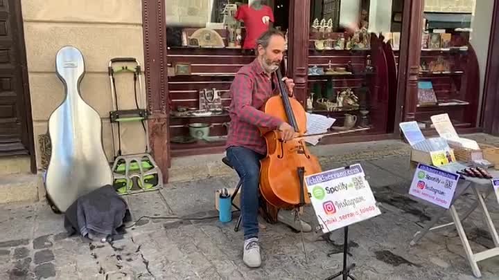 Музыкант на улицах Толедо