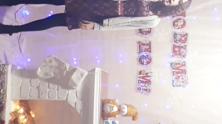Виктория Яхеович с песней Новый год
